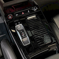 Audi - SQ6 e-tron | 2025
